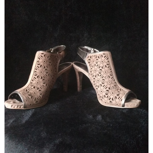 Anne Klein Shoes - LEAVING 3/18!! Anne Klein Laser Cut Heels Size 7